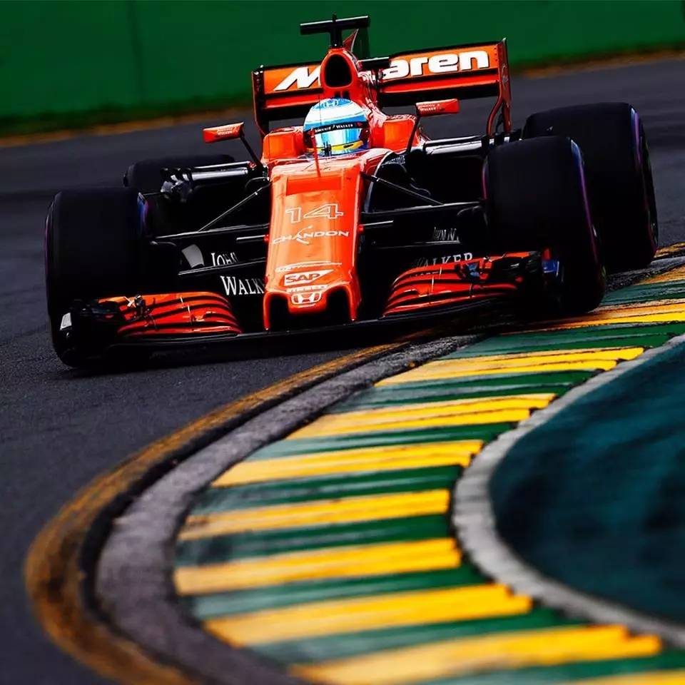 梅赛德斯轻取哈斯车队，阿隆索关键制胜