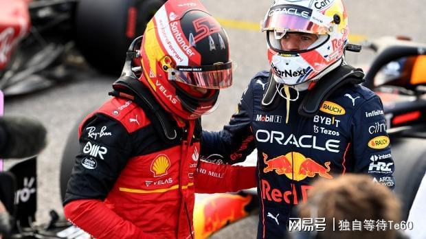 雷诺车队完胜阿斯顿马丁，塞恩斯带队取胜