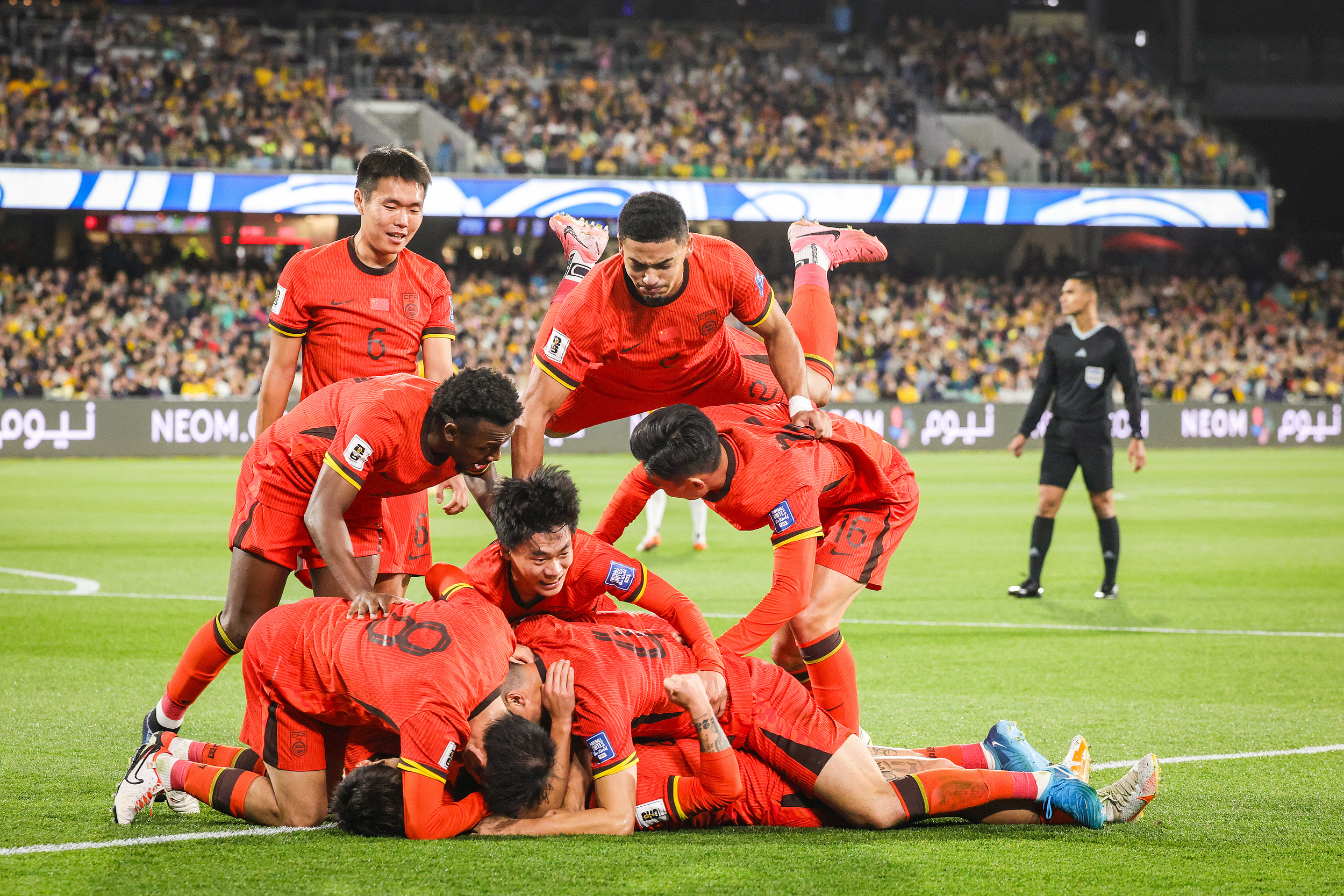 波兰队完胜葡萄牙队，林高远点燃赛场