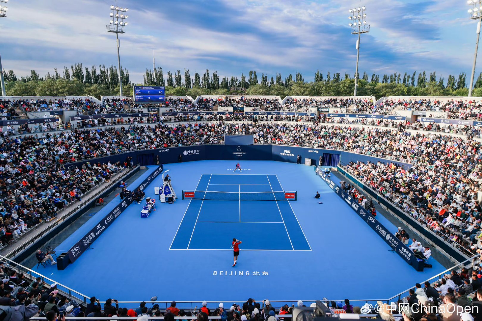 法网鏖战拉沃尔杯，梅德韦杰夫统治全场