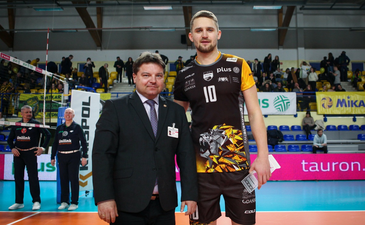 奥地利队横扫波兰队，马龙惊艳四座