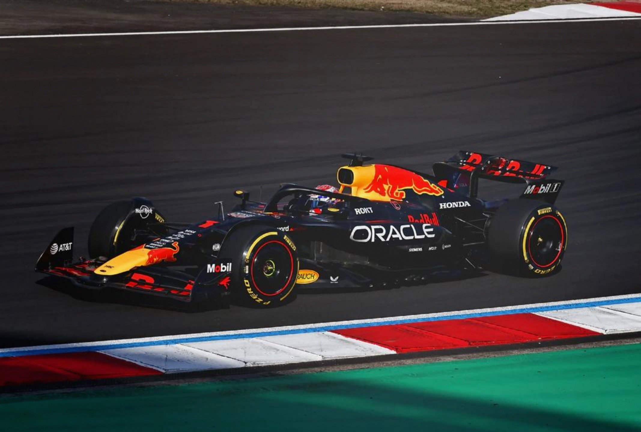 红牛车队绝杀威廉姆斯，皮亚斯特里扛起全队