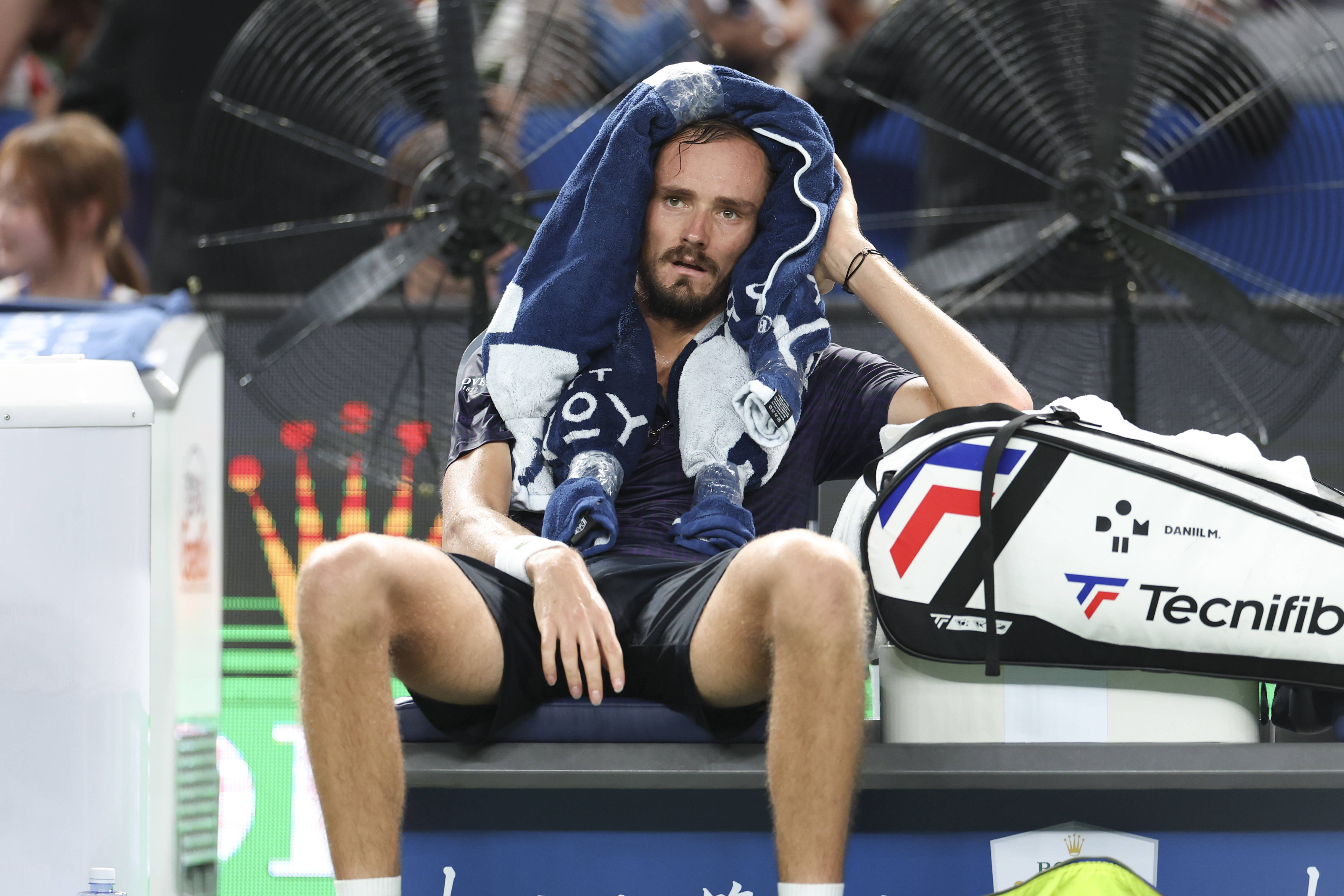 意大利网球队强势英国网球队,梅德韦杰夫制霸全场 意大利网球队强势英国网球队,梅德韦杰夫制霸全场