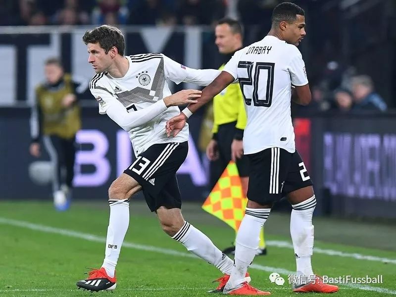 日本队力克德国队，黄鸭组合关键制胜