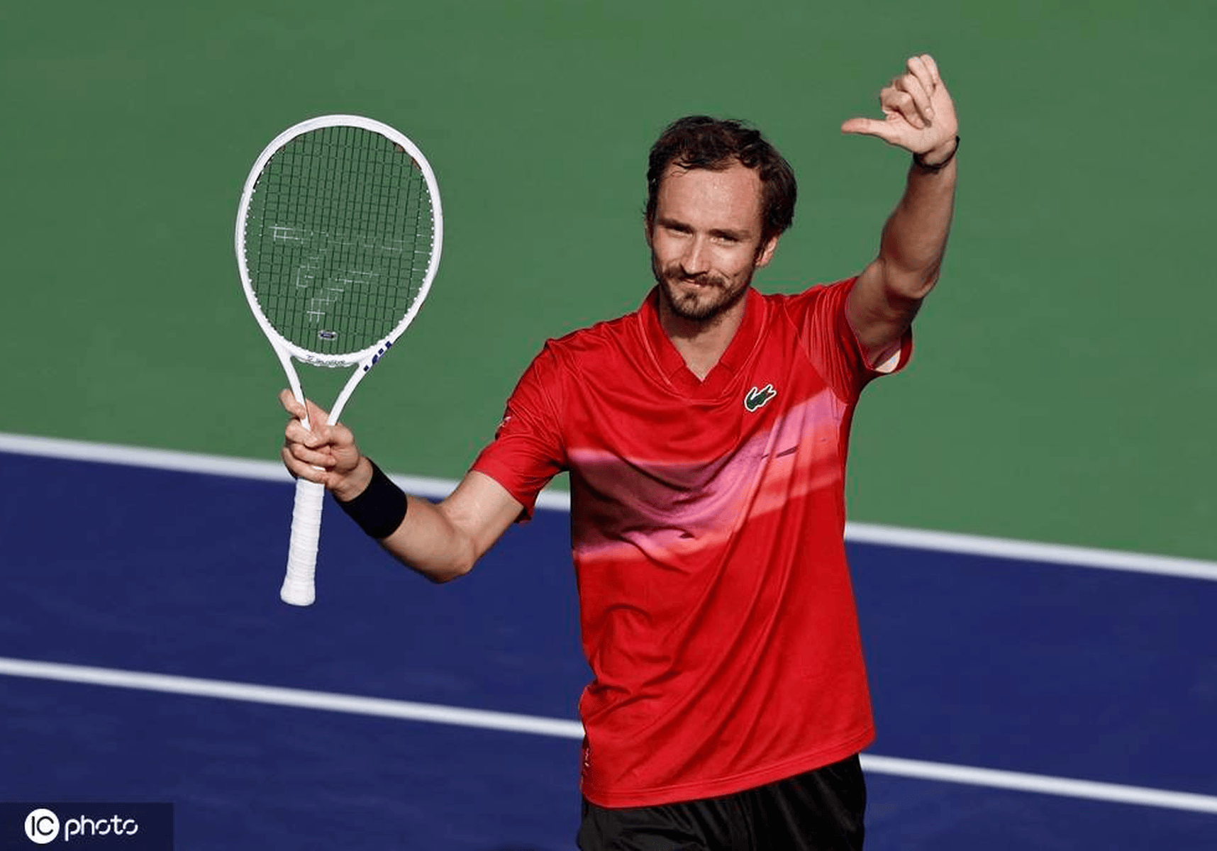 欧洲网球队险胜英国网球队，梅德韦杰夫绝境逆转