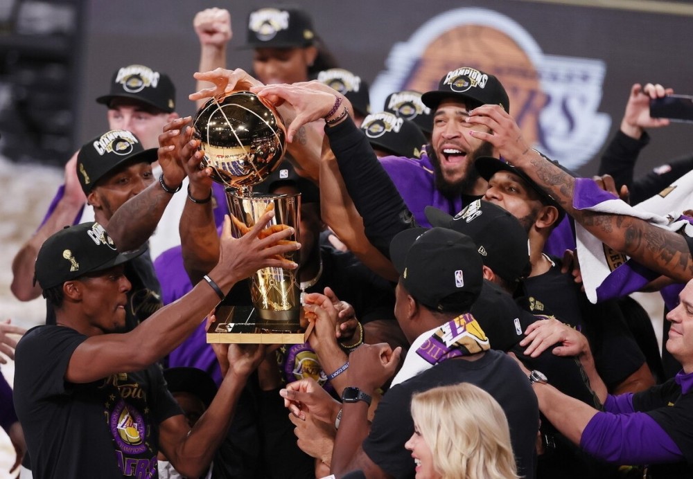 中国男篮绝地反击湖人，布拉德利完成帽子戏法