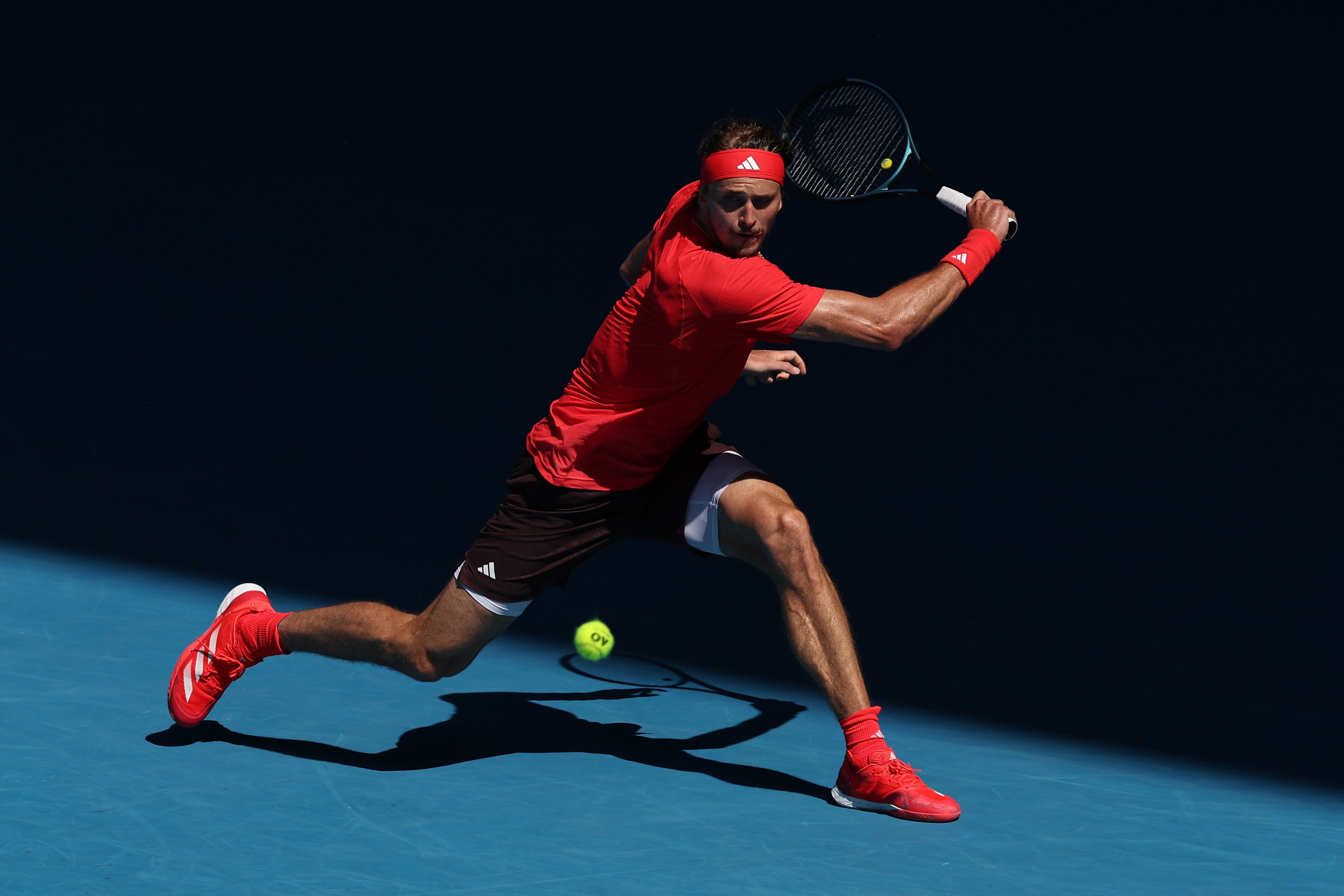 世界网球队轻取澳大利亚网球队，兹维列夫关键制胜