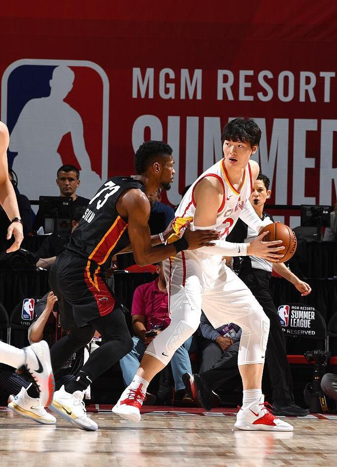 韩国队鏖战中国队，桃田贤斗扛起全队