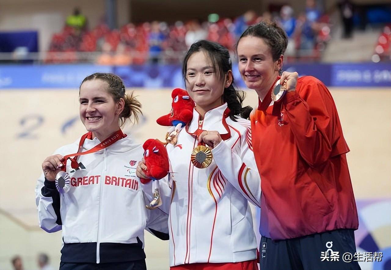 奥地利选手在自行车比赛中奋勇争先,夺金 奥地利选手在自行车比赛中奋勇争先,夺金