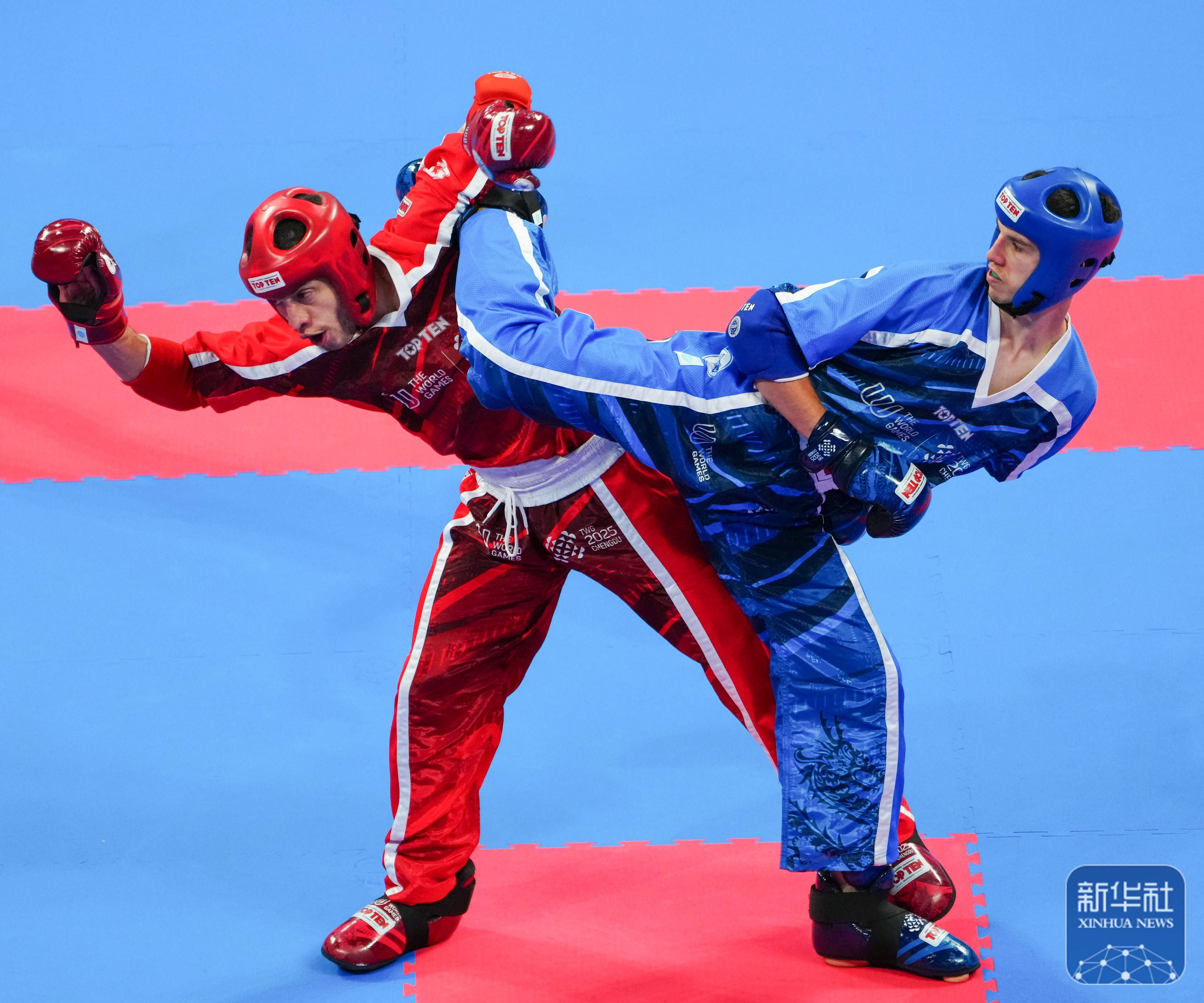 奥地利选手在自行车比赛中奋勇争先,夺金 奥地利选手在自行车比赛中奋勇争先,夺金