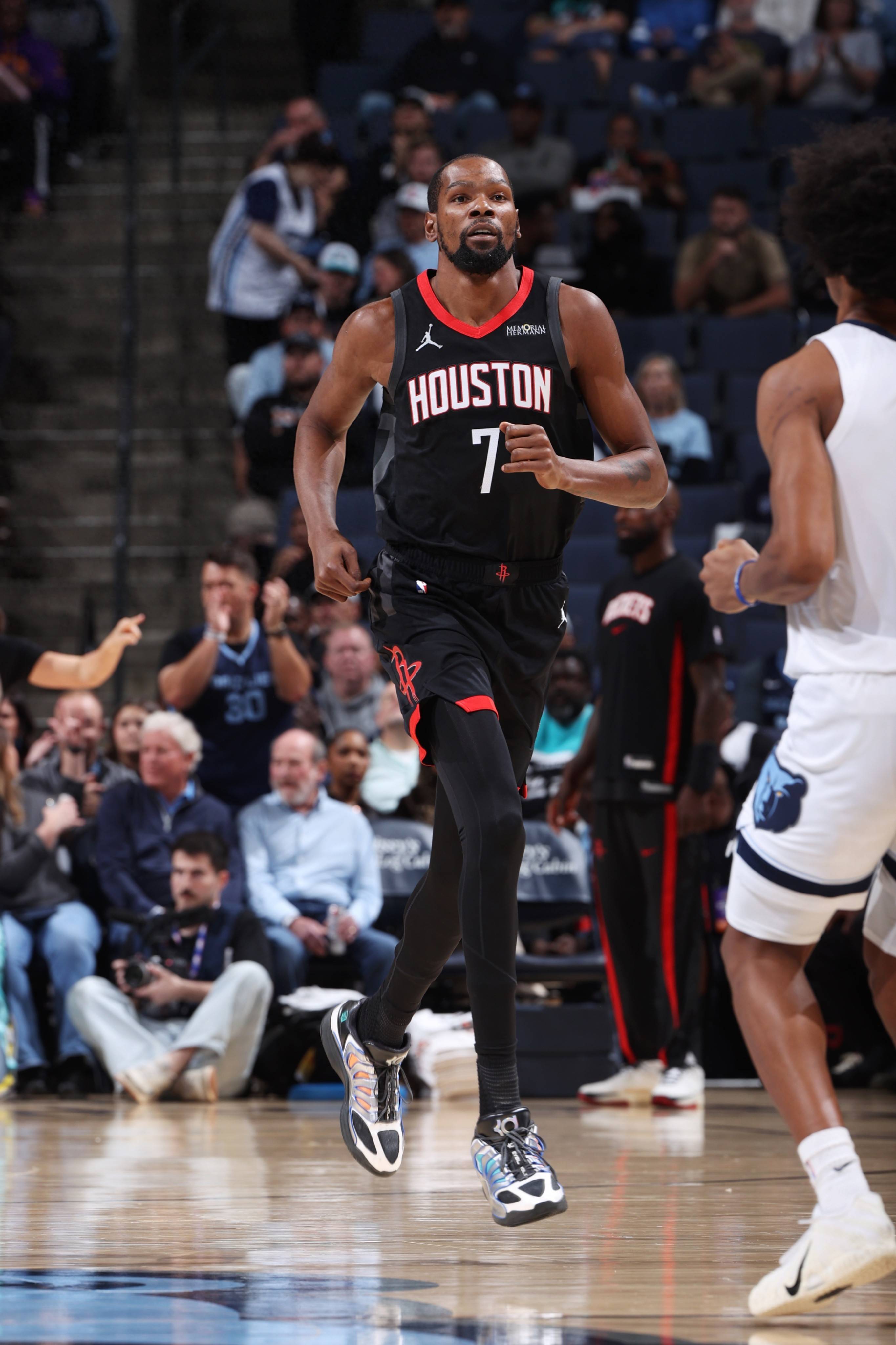 火箭横扫灰熊，西亚卡姆扛起全队