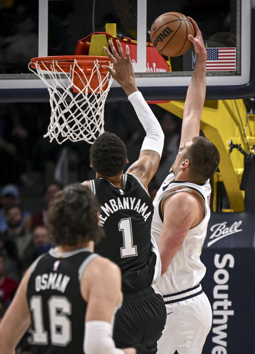 火箭轻取雄鹿B队,拉文关键制胜 火箭轻取雄鹿B队,拉文关键制胜