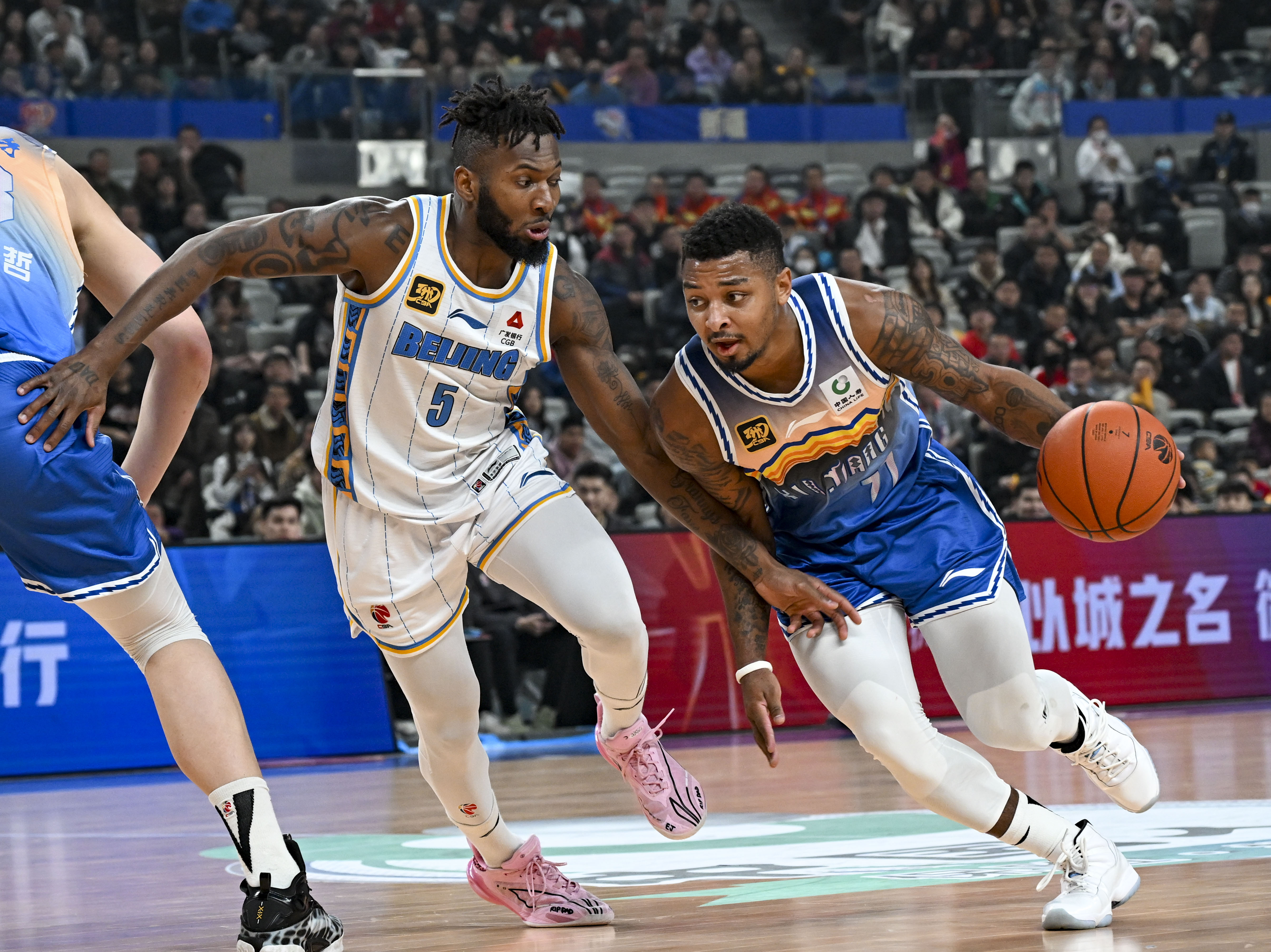 新一场篮球对决引发热烈讨论 新一场篮球对决引发热烈讨论