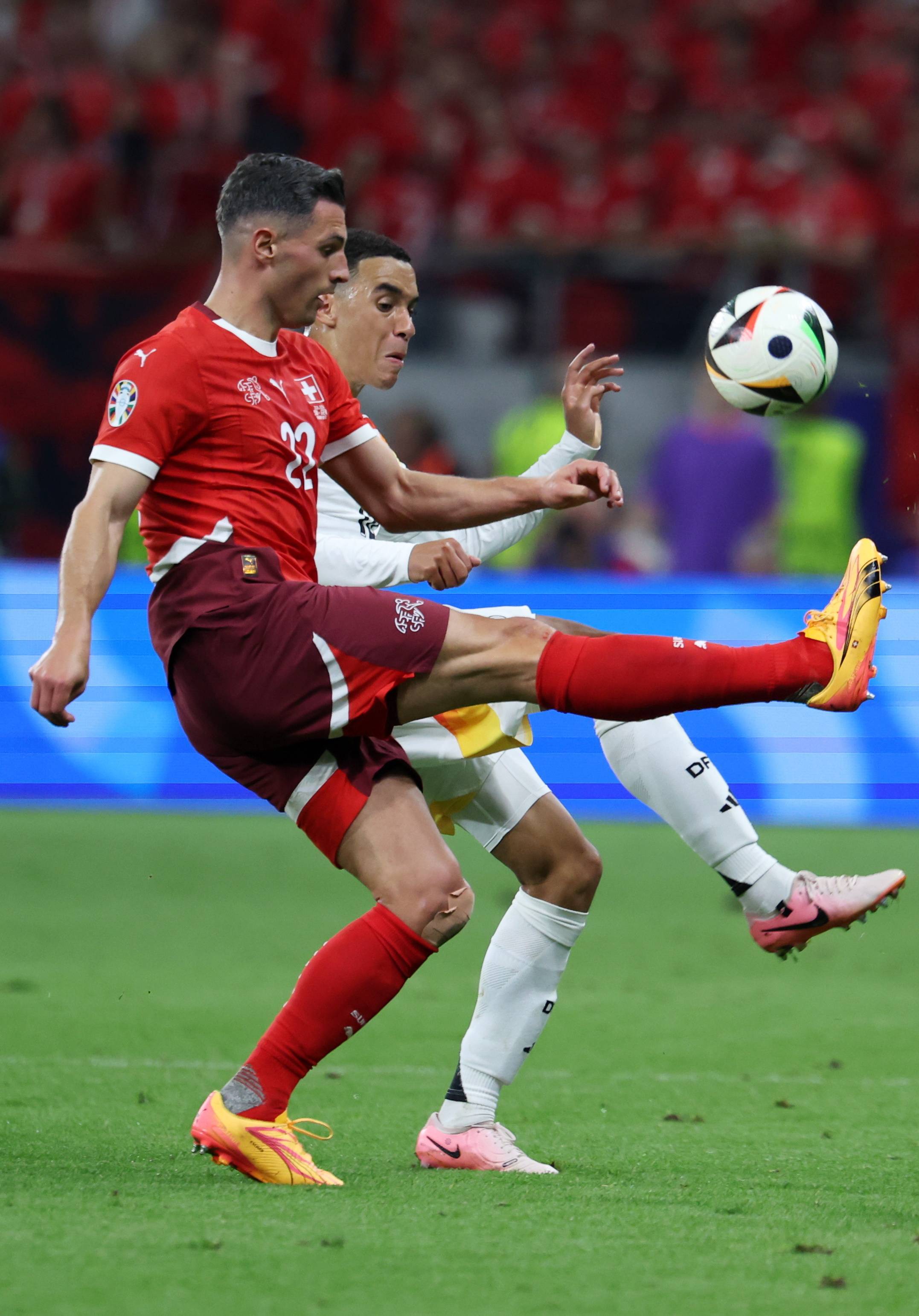 瑞士完胜德国，苏亚雷斯高光表现