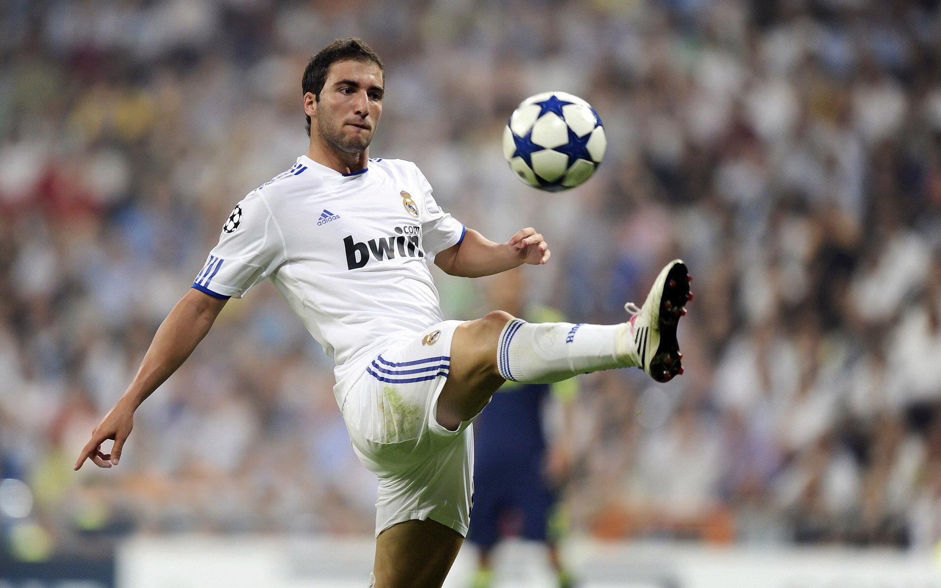 罗德里戈闪电双响撕裂铁壁，马德里竞技战术碾压击穿摩纳哥防线