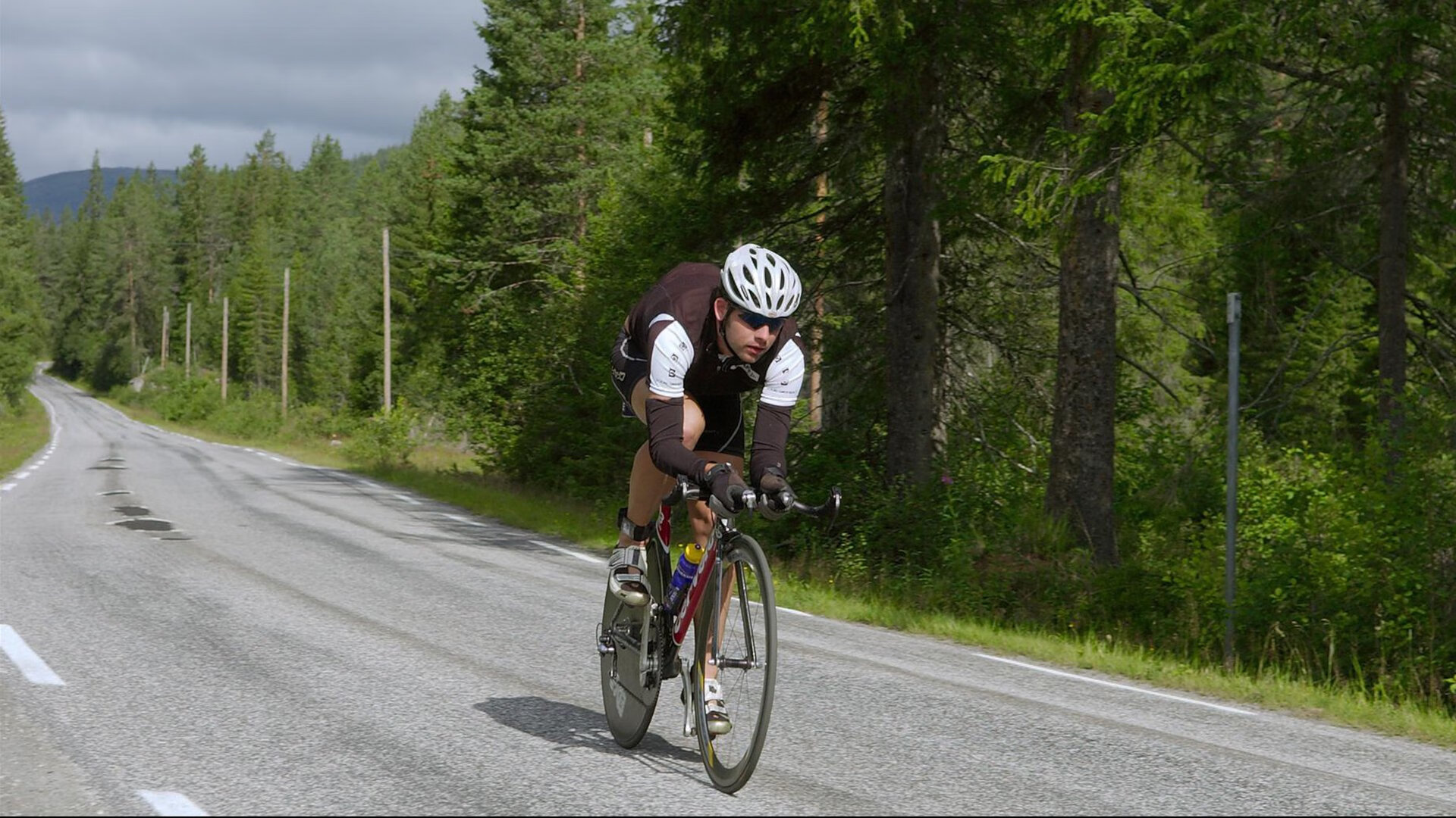沙漠风暴中的冰火对决，托尼临危受命，沙特单节风暴击碎芬兰神话